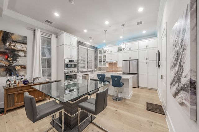 7333 Valley View Lane 902, Dallas, TX 75240