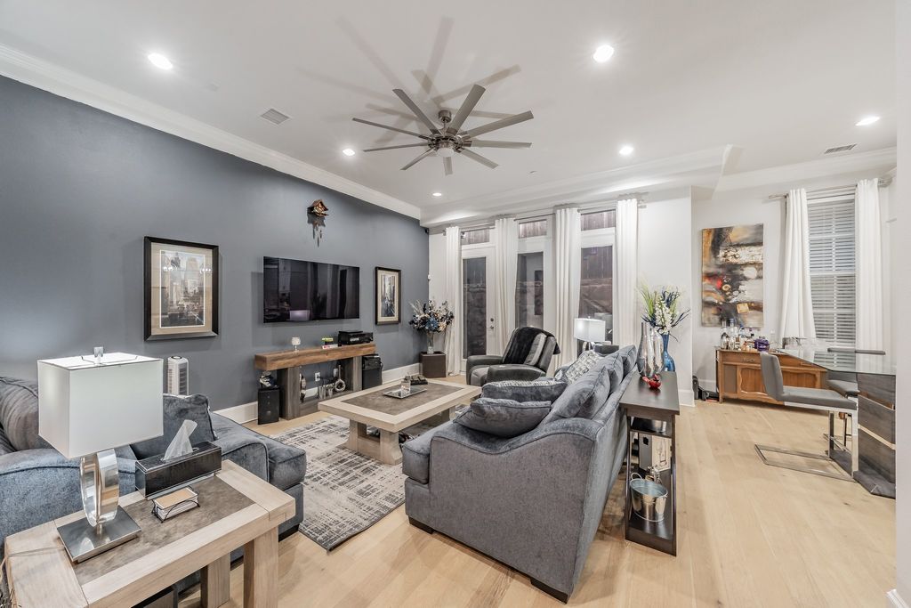 7333 Valley View Lane 902, Dallas, TX 75240