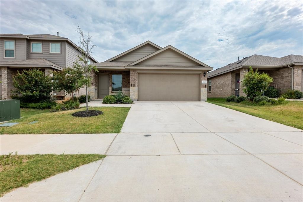 140 Running River Drive, Boyd, TX 76023