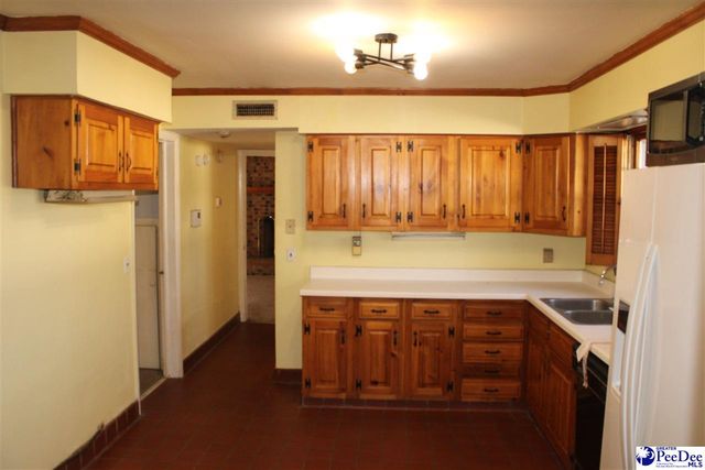 309 E Reaves Ave, Dillon, SC 29536