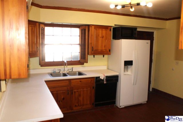 309 E Reaves Ave, Dillon, SC 29536