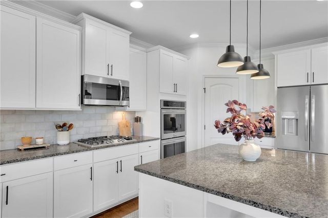 6808 New Fern Lane, Flowery Branch, GA 30542