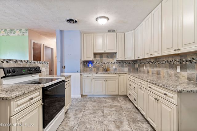 101 S OAKRIDGE Avenue, Green Cove Springs, FL 32043