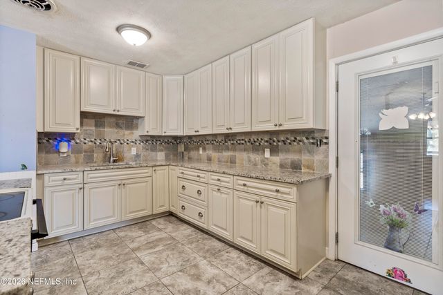 101 S OAKRIDGE Avenue, Green Cove Springs, FL 32043