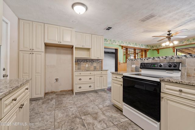 101 S OAKRIDGE Avenue, Green Cove Springs, FL 32043