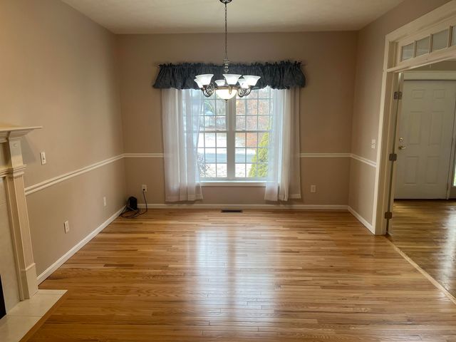 10 Checkerberry Lane, Londonderry, NH 03053