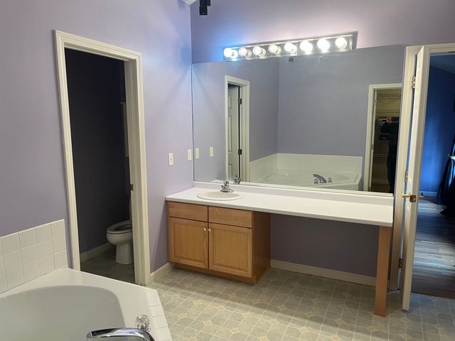 10 Checkerberry Lane, Londonderry, NH 03053