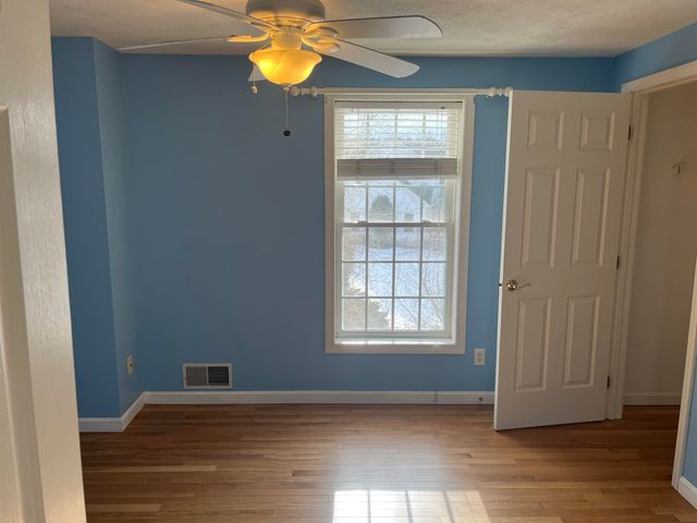 10 Checkerberry Lane, Londonderry, NH 03053