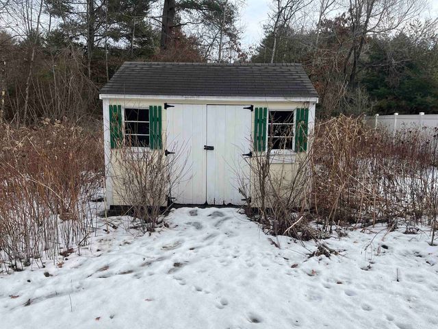 10 Checkerberry Lane, Londonderry, NH 03053