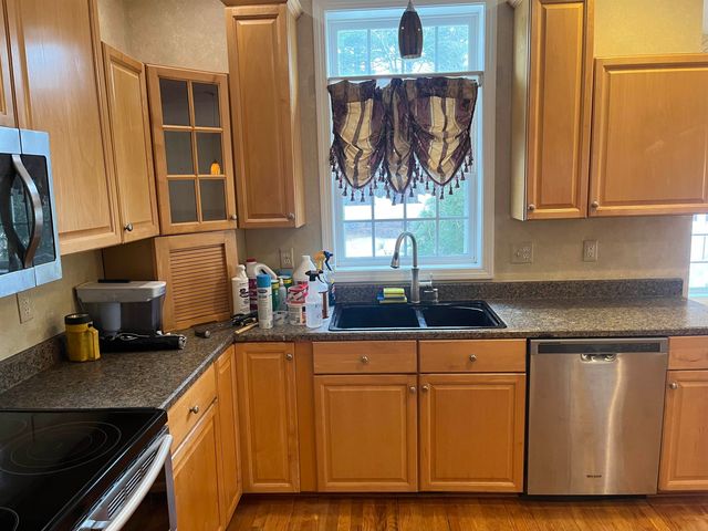 10 Checkerberry Lane, Londonderry, NH 03053