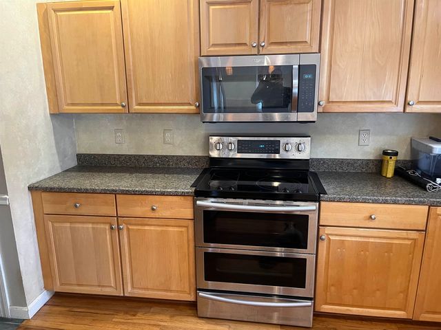 10 Checkerberry Lane, Londonderry, NH 03053