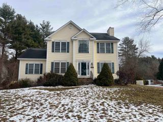 10 Checkerberry Lane, Londonderry, NH 03053