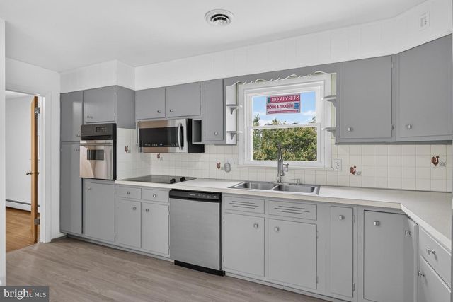 385 MANOR RD, Red Lion, PA 17356
