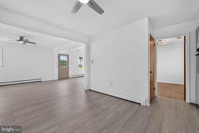 385 MANOR RD, Red Lion, PA 17356