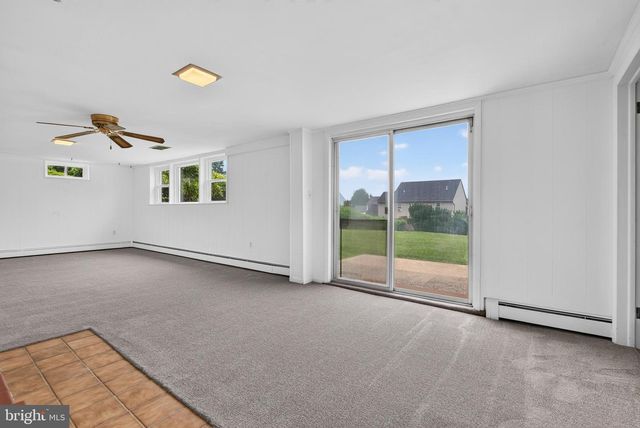 385 MANOR RD, Red Lion, PA 17356