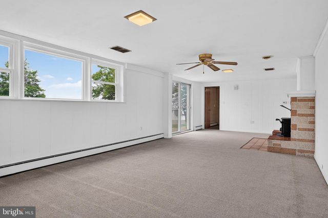 385 MANOR RD, Red Lion, PA 17356