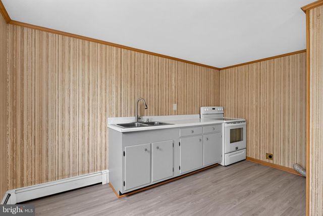 385 MANOR RD, Red Lion, PA 17356