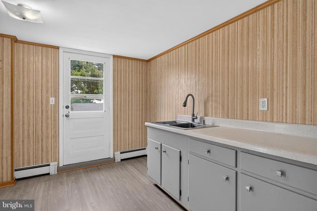 385 MANOR RD, Red Lion, PA 17356