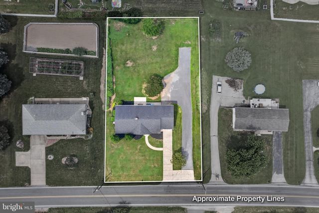 385 MANOR RD, Red Lion, PA 17356