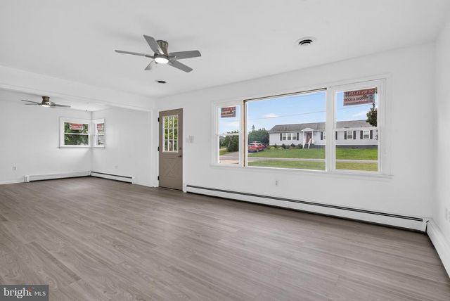 385 MANOR RD, Red Lion, PA 17356