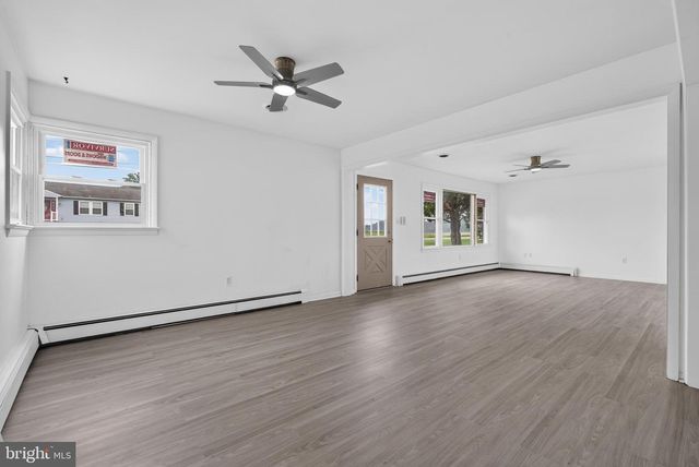 385 MANOR RD, Red Lion, PA 17356