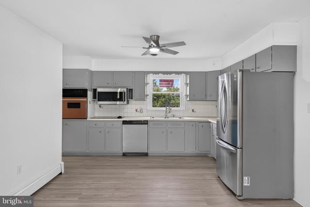 385 MANOR RD, Red Lion, PA 17356