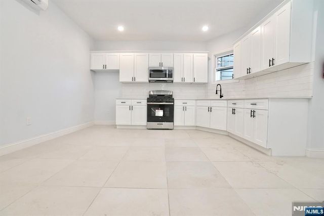 41 Arlington Avenue, Jersey City, NJ 07305