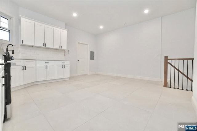 41 Arlington Avenue, Jersey City, NJ 07305