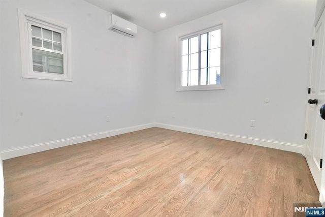 41 Arlington Avenue, Jersey City, NJ 07305