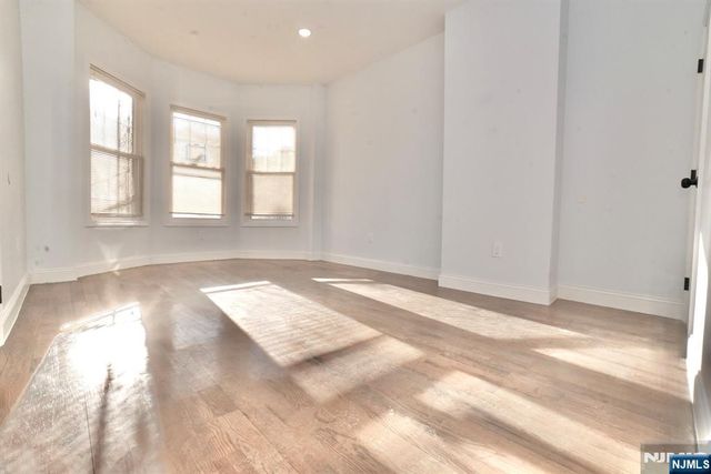 41 Arlington Avenue, Jersey City, NJ 07305