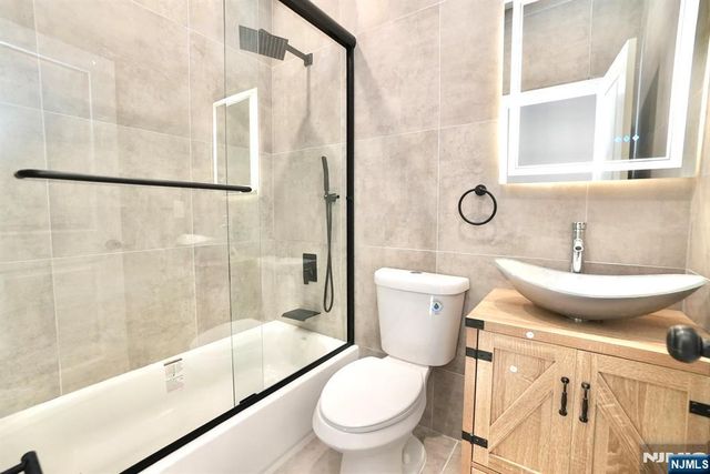 41 Arlington Avenue, Jersey City, NJ 07305