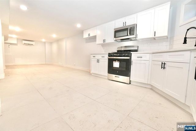 41 Arlington Avenue, Jersey City, NJ 07305