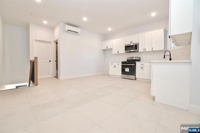 41 Arlington Avenue, Jersey City, NJ 07305