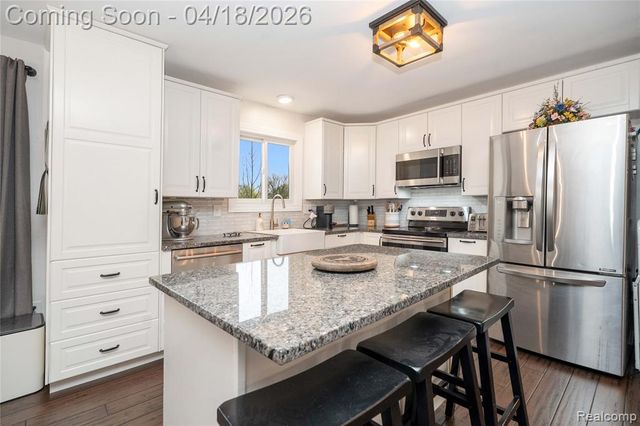 23643 Nilan Drive, Novi, MI 48375