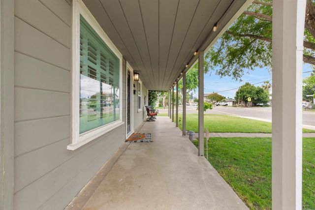 1006 Magnolia St, Oakdale, CA 95361