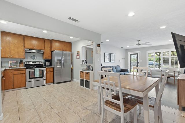 1006 Magnolia St, Oakdale, CA 95361