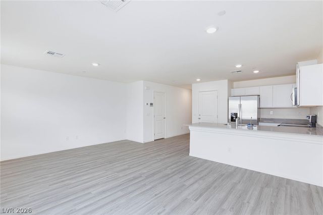 6061 Amaryllis Falls Street, North Las Vegas, NV 89081
