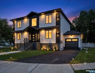6 Patton Court, Rochelle Park, NJ 07662