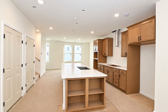 1711 Pratt Court 24166, Hoffman Estates, IL 60192