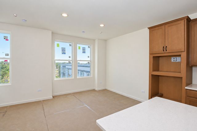 1711 Pratt Court 24166, Hoffman Estates, IL 60192
