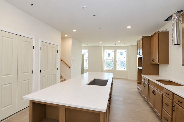1711 Pratt Court 24166, Hoffman Estates, IL 60192