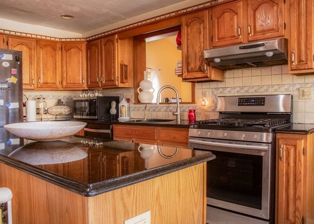 4 Robinette Rd, Stoughton, MA 02072