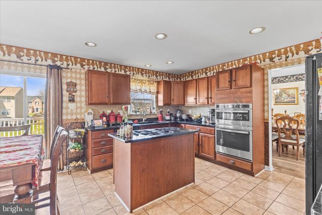 180 HUNTER CREEK DR, York, PA 17406