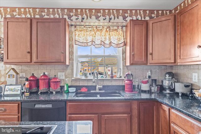 180 HUNTER CREEK DR, York, PA 17406