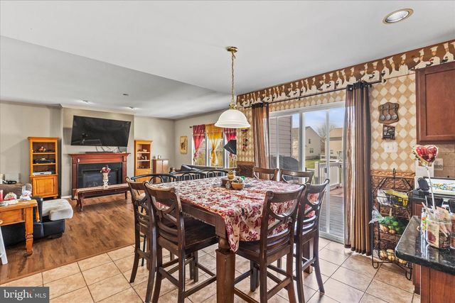 180 HUNTER CREEK DR, York, PA 17406