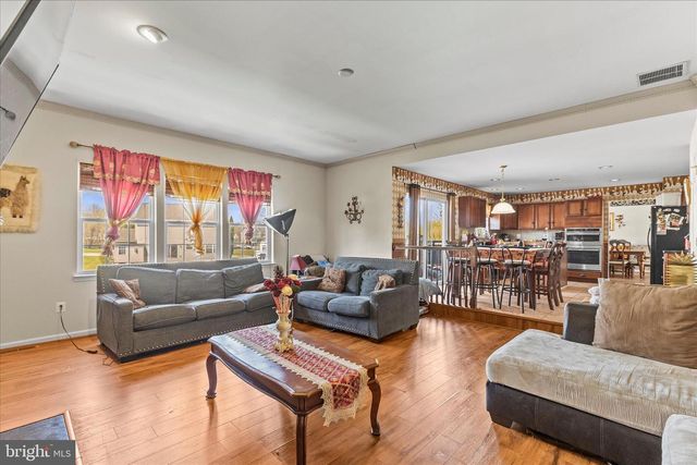 180 HUNTER CREEK DR, York, PA 17406