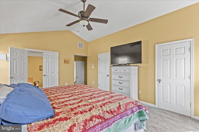 180 HUNTER CREEK DR, York, PA 17406