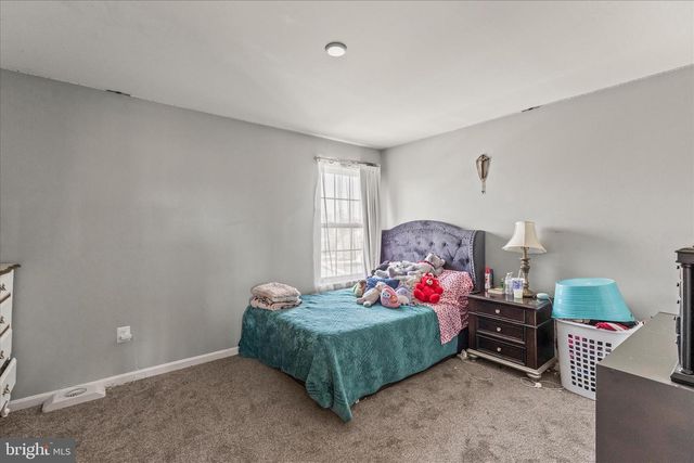 180 HUNTER CREEK DR, York, PA 17406