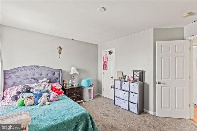 180 HUNTER CREEK DR, York, PA 17406