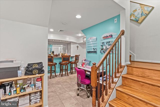 180 HUNTER CREEK DR, York, PA 17406
